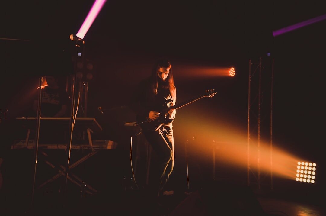 Stage lighting rig with colored gels